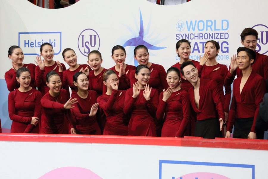 Kiinalainen Ice Pearl -joukkue iloitsee onnistuneesta MM-debyytistä.