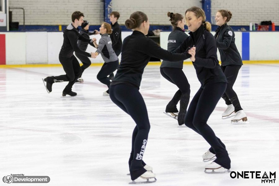 Leiriläisten apuna harjoituksissa työskentelivät myös Australian seniorijoukkueiden Team Unityn, Ice Stormin, Novan ja Infusionin luistelijat. He auttoivat luistelijoita oppimaan ja oppivat uutta itsekin.