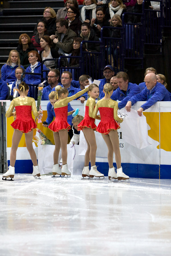 Kukkatytöt / Kukkalapset Taitoluistelun EM-kilpailut 2009 Helsinki Kuva Sari Niskanen