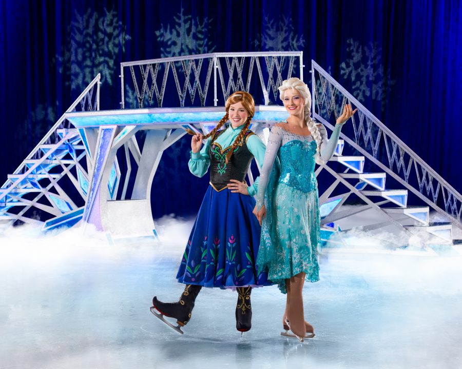 Wilma Lehtinen Vilma esittää Frozenin Elsaa. Kuva Disney on Ice