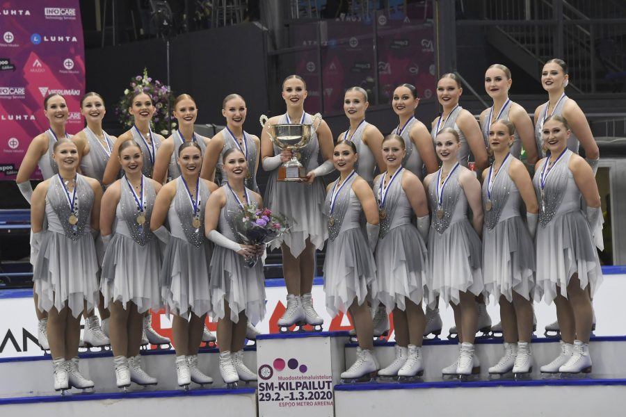 Helsinki Rockettes ja kapteeni Nona Vihma Kuva Antti Lehto