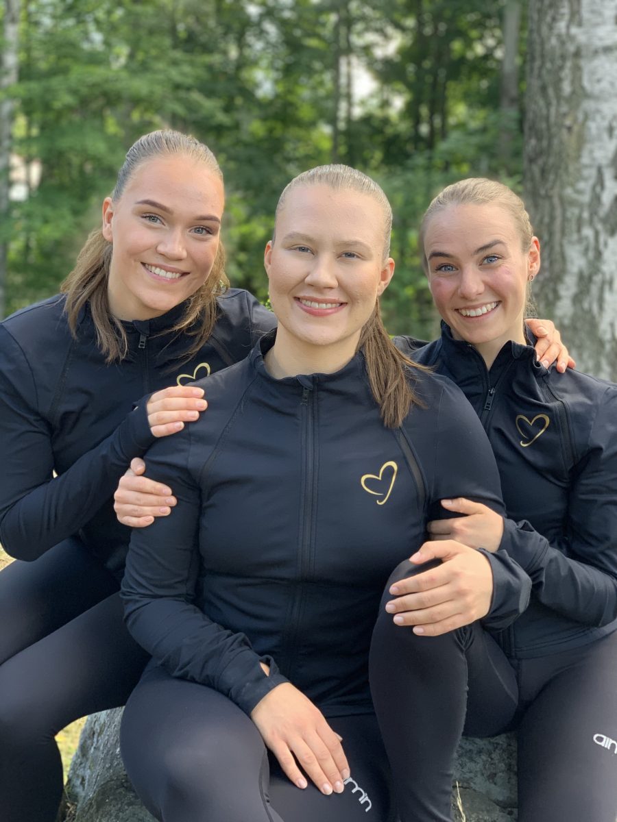 Marigold IceUnity kapteenit Sara Vierelä (vas.), Amanda Laaksola ja Tessa Tamminen.