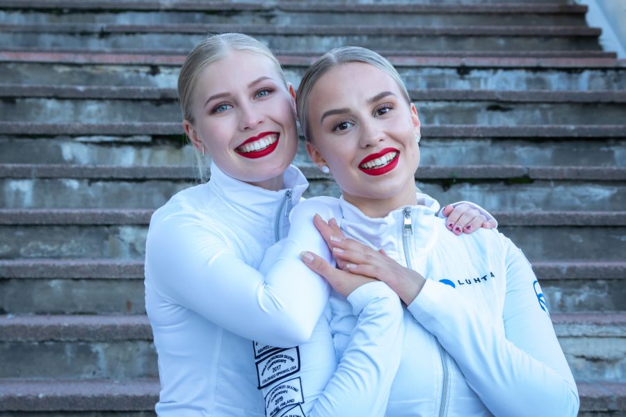 Helsinki Rockettes -kapteenit Rebecca Leppälahti ja Nona Vihma. Kuva Ville Levijärvi
