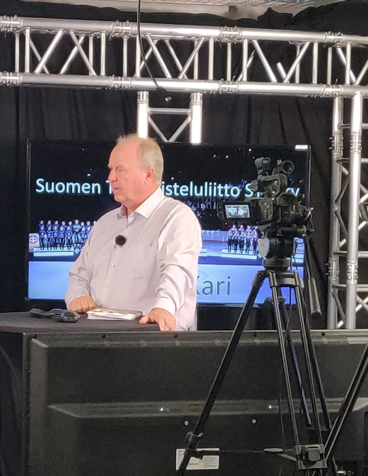 Kari Helander Taitoluisteluliiton webinaarissa.