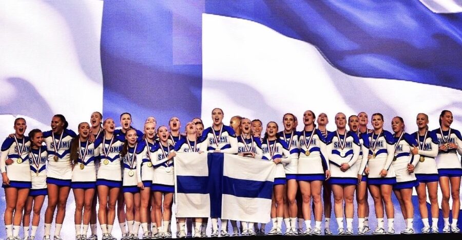 Kahdeksan vuotta sitten SM-tason yksinluistelija Tuuve Häkkinen, 21, vaihtoi luistelun cheerleadingiin.