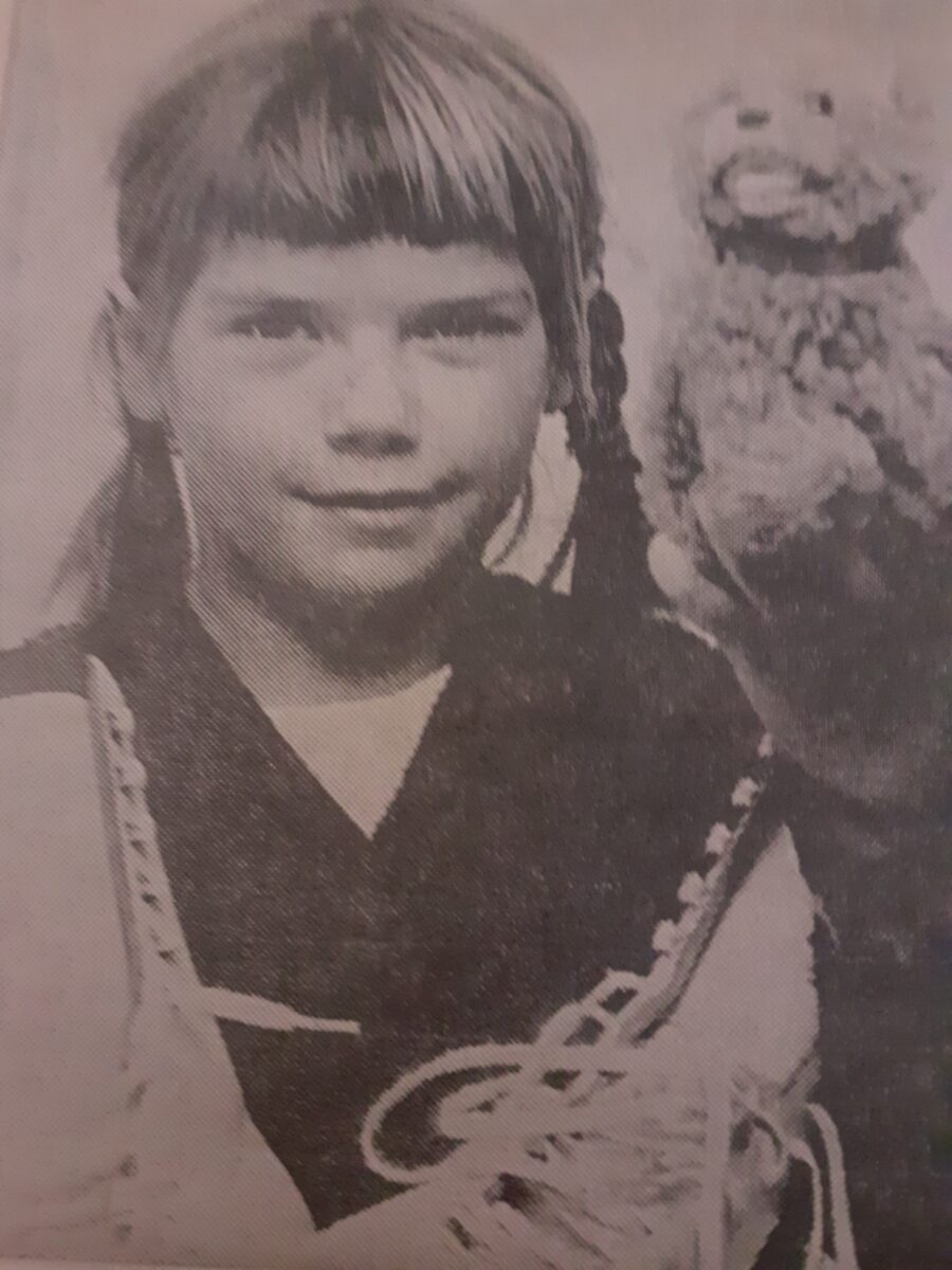 Helsingin Sanomien kuva vuodelta 1969. Sirkka nappasi voiton 8-vuotiaana 15-vuotiaiden sarjassa.