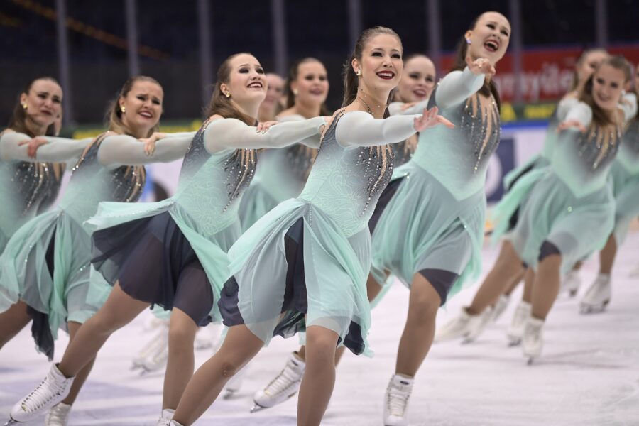 Marigold IceUnityn valmentaja Anu Oksanen pohtii, kuinka paljon olemme valmiit muuttamaan lajia pelkästään olympiahaaveen vuoksi.