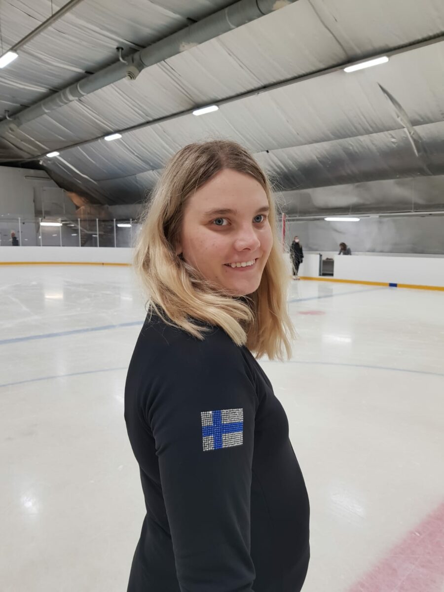 Elina Salminen valmistautuu Varalan harjoitushallissa Finlandia Trophy Espoon Special Olympics -kilpailuun.