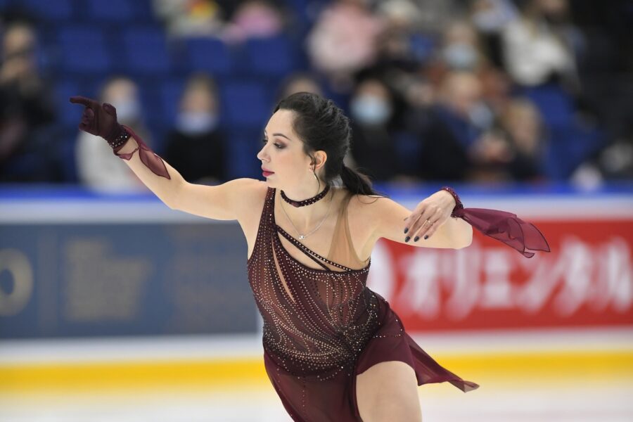 Elizaveta Tuktamysheva johtaa naisten kilpailua Finlandia Trophy Espoossa lyhytohjelman jälkeen.