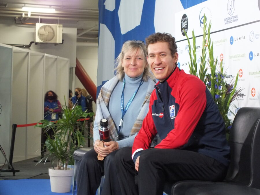 Jason Brown hurmasi Finlandia Trophy Espoon yleisön ja vei miesten kilpailun voiton.