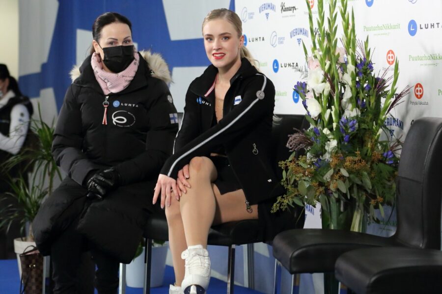 Oona Ounasvuori valmentajansa Alisa Drein kanssa Finlandia Trophy Espoossa 9.10.