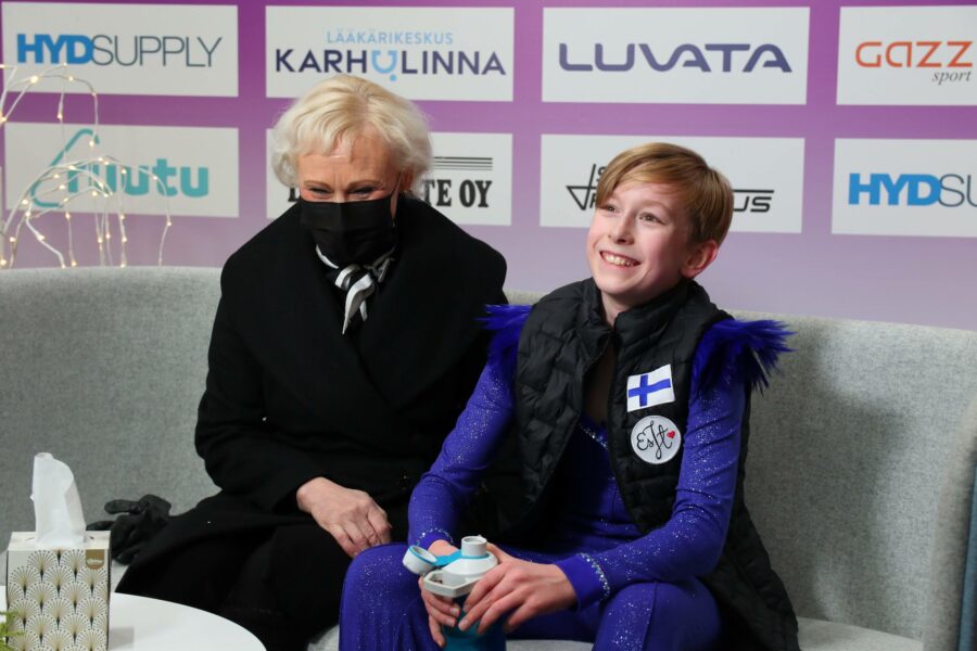 Espoon Jäätaitureiden Matias Lindfors piti johtopaikkansa ja voitti Junioreiden Suomen mestaruuden kokonaispistein 145,95. 