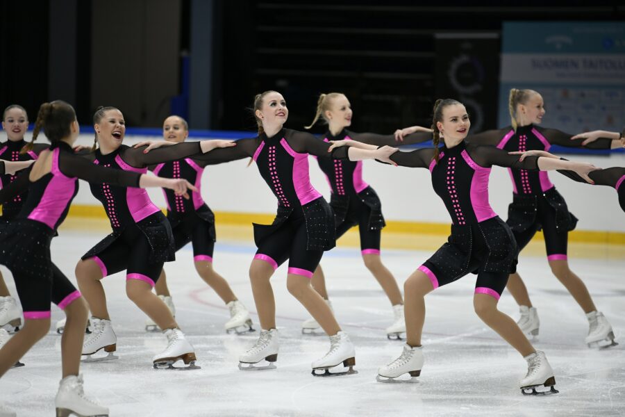 Tapparan Taitoluistelijoiden CrystalBlades ylti SM-noviisien pronssille pistein 68,10 ohjelmallaan Rock Tour.