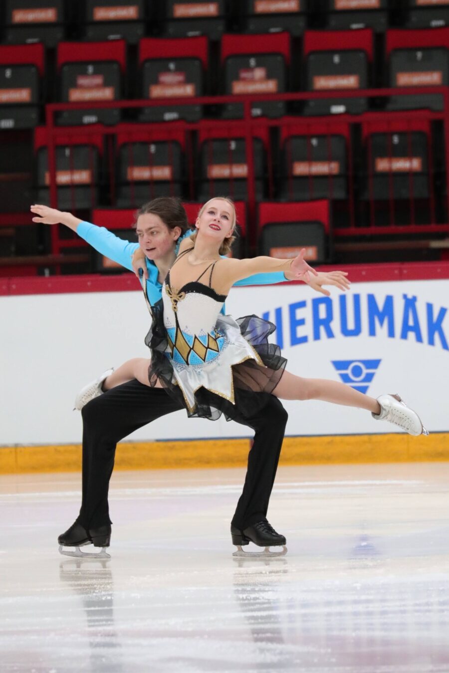 Daniela Ivanitskiy ja David Goldshteyn veivät jäätanssin junioreiden Suomen mestaruuden pistein 108,12.