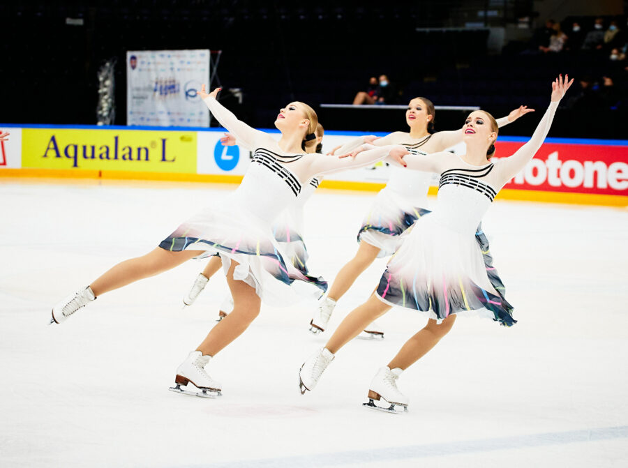 Espoon Jäätaitureiden Valley Bay Synchronics ylsi kauden parhaaseensa ja saavutti noviisien SM-hopeaa pistein 86,98. 