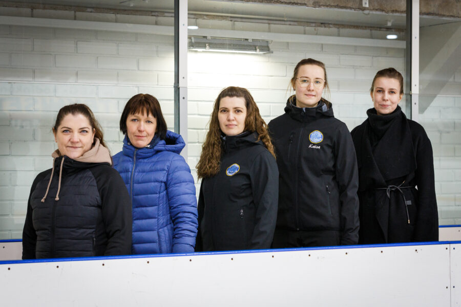 Satakunnan Jääurheilijoiden hallituksessa ovat Marianne Mäkelä (vas.), Anna Halinen, Sanna Varanka, Kaisa Peltonen ja Ida-Maria Heimokari.