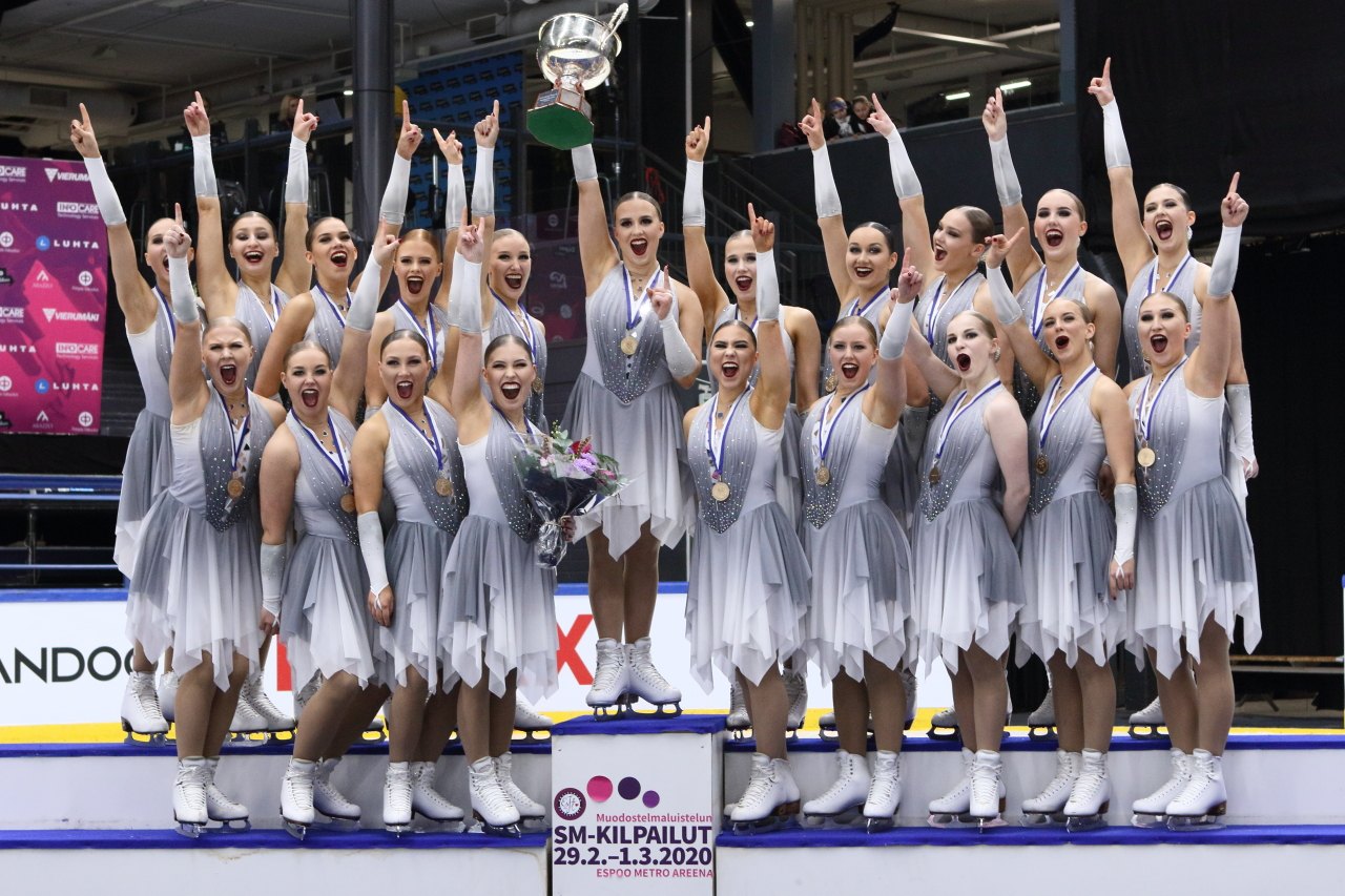 Helsinki Rockettes luisteli SMkultaa ja MMkisapaikan SkatingFinland