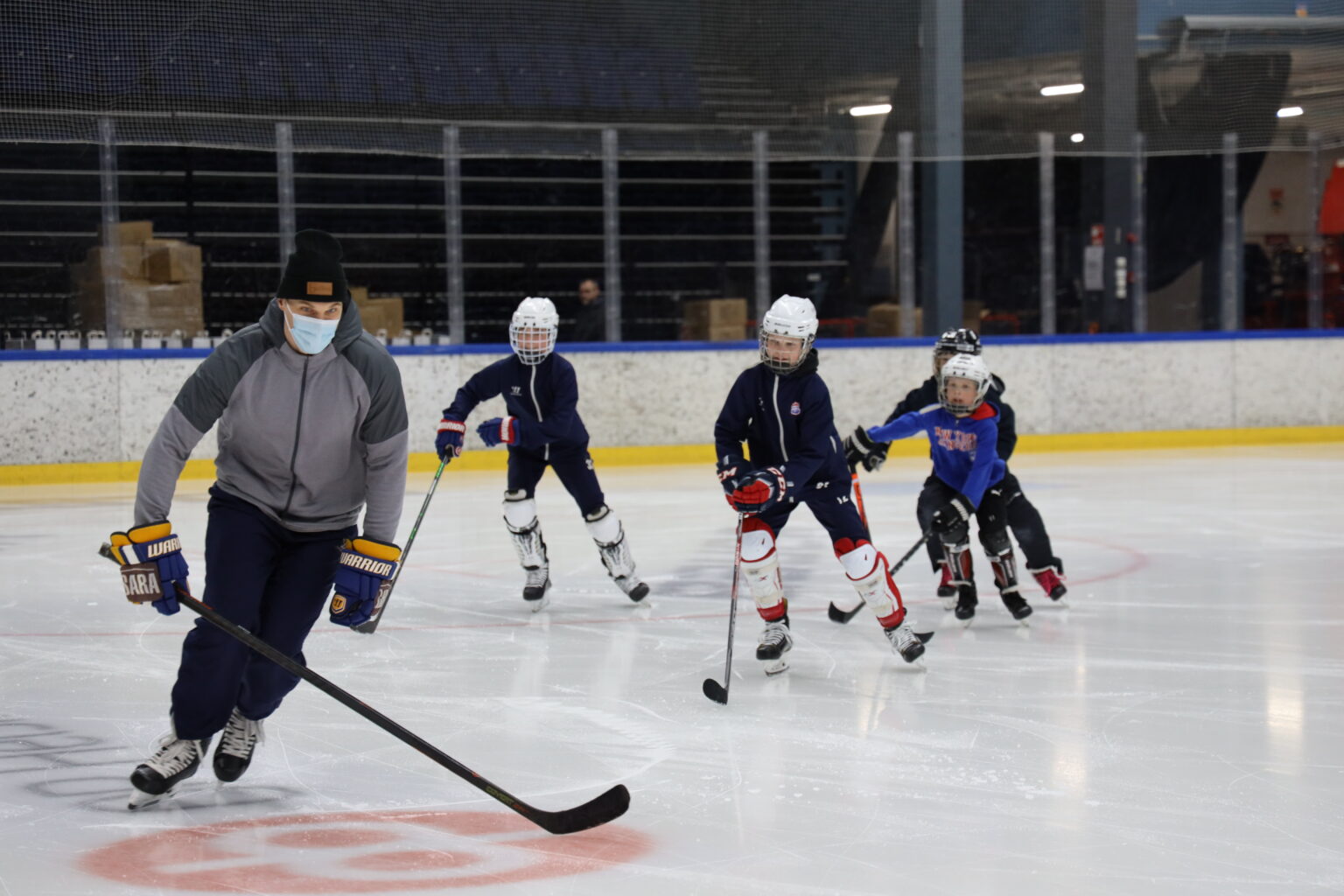 Pekka Saravo nappasi roolin Lumikuningatarjääshow'ssa SkatingFinland