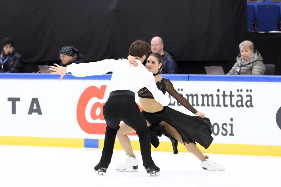 Laurence Fournier Beaudry ja Nikolaj Sørensen vapaatanssin pyörteissä Finlandia Trophy Espoo -kilpailussa.