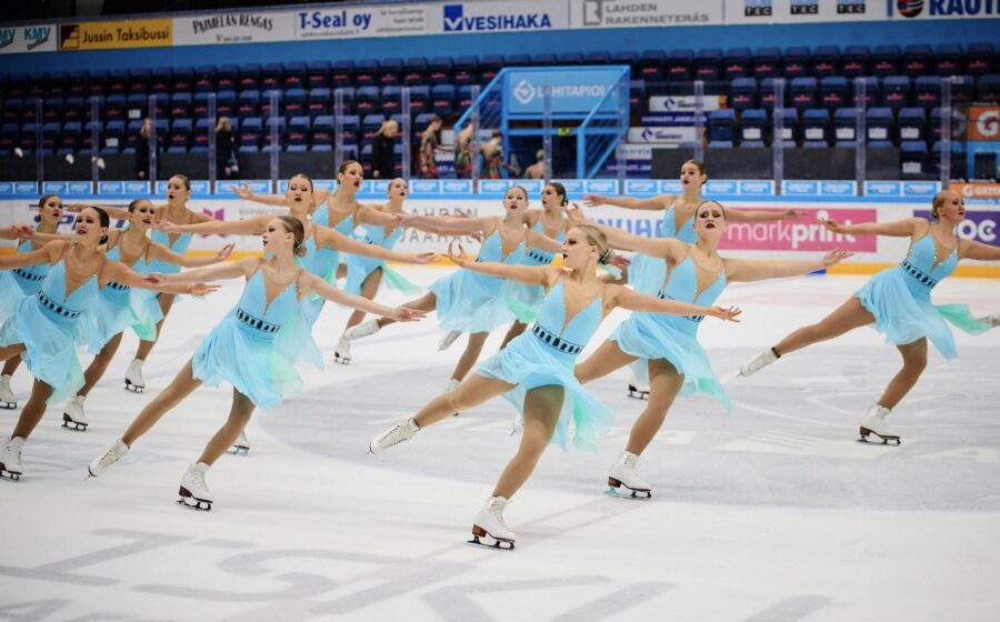 Kaarinan Taitoluistelijoiden Dream Edges Junior on SM-junioreiden kilpailussa toisena lyhytohjelman jälkeen pistein 61,18.