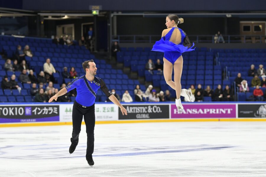 Alisa Efimova ja Ruben Blommaert sijoittuivat Grand Prix Espoo -kilpailussa toiseksi pistein 170,75. Suomessa syntynyt Alisa edustaa belgialaisensa parinsa kanssa Saksaa.