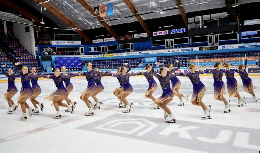 Espoon Jäätaitureiden Valley Bay Synchro on kolmantena lyhytohjelman jälkeen SM-junioreiden kilpailussa pistein 60,51.