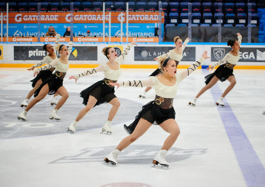 Helsingin Luistelijoita edustava Musketeers onnistui erinomaisesti tänään vapaaohjelmassa ja nousi neljänneltä sijalta toiseksi pistein 167,01.