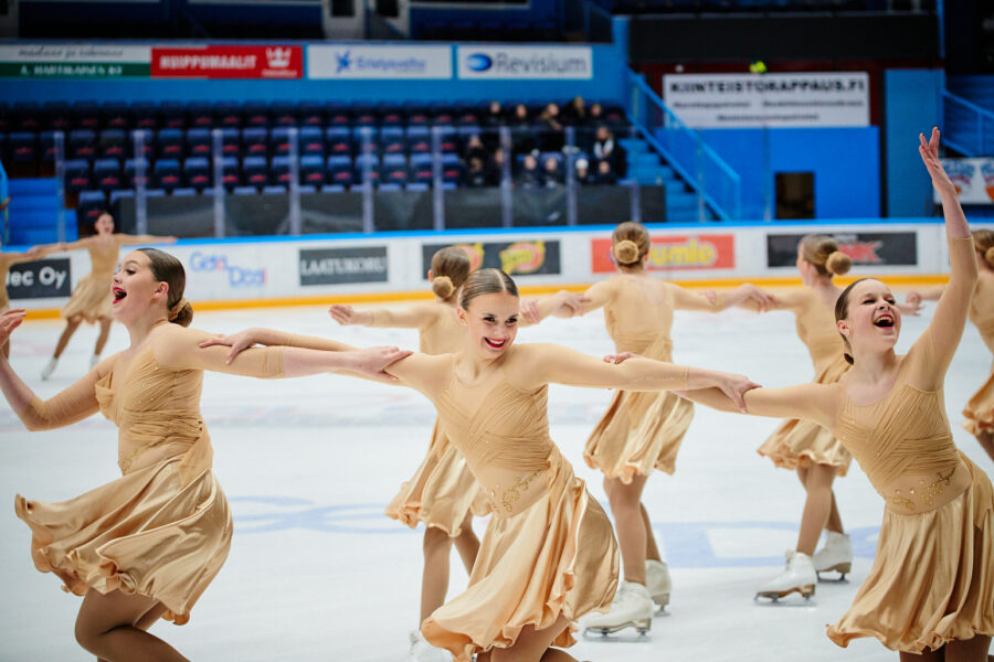 67,10 pistettä kerännyt Tapparan Taitoluistelijoiden CrystalBlades oli SM-noviisien lohkon 2 kolmas.