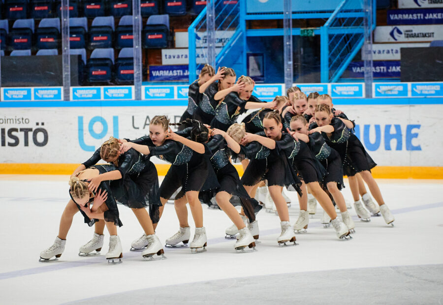 SM-noviisien lohkon 2 hopeaa luisteli Tikkurilan Taitoluisteluklubia edustava Ice Fantasy pistein 67,94.
