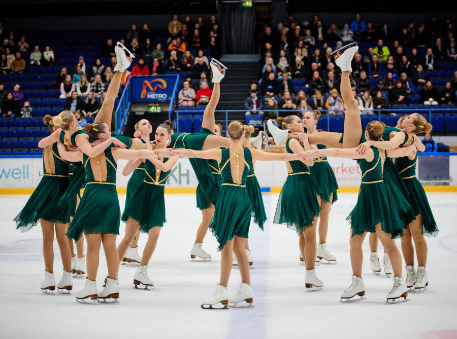 Valley Bay Synchro luisteli SM-junioreiden kilpailun voittoon Lumière Cupissa kauden parhailla pisteillään 187,26. Kuva on muodostelmaluistelun toisesta SM-valintakilpailusta Espoosta.