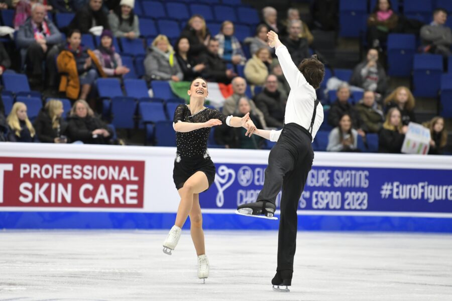 Italiaa edustavat Sara Conti ja Niccolo Macii voittivat pariluistelun Euroopan mestaruuden 26.1. Espoo Metro Areenalla.