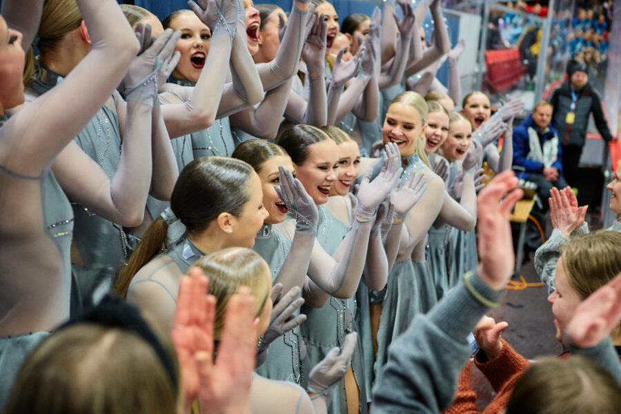 Dream Edges Junior edustaa Suomen muodostelmaluistelun junioreiden MM-kilpailuissa Ranskassa 2023.