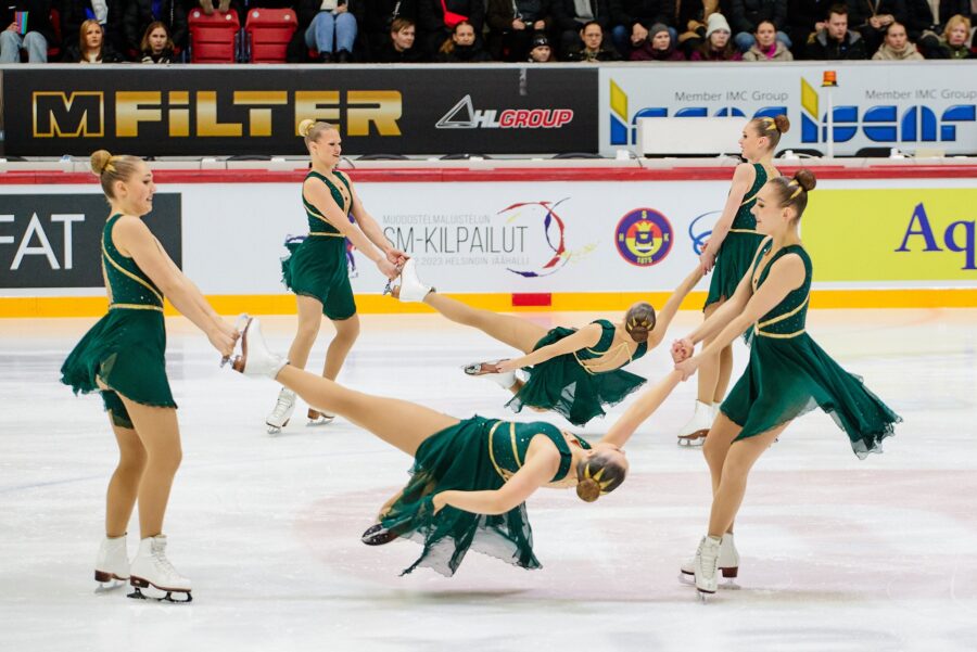 Valley Bay Synchro (EsJt) nousi upealla vapaaohjelmallaan junioreiden SM-kilpailun kolmanneksi pistein 184,83.