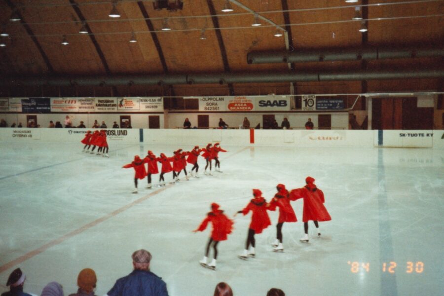 Mira Kolanen aloitti muodostelmaluistelun Turun Riennossa 1980-luvulla.