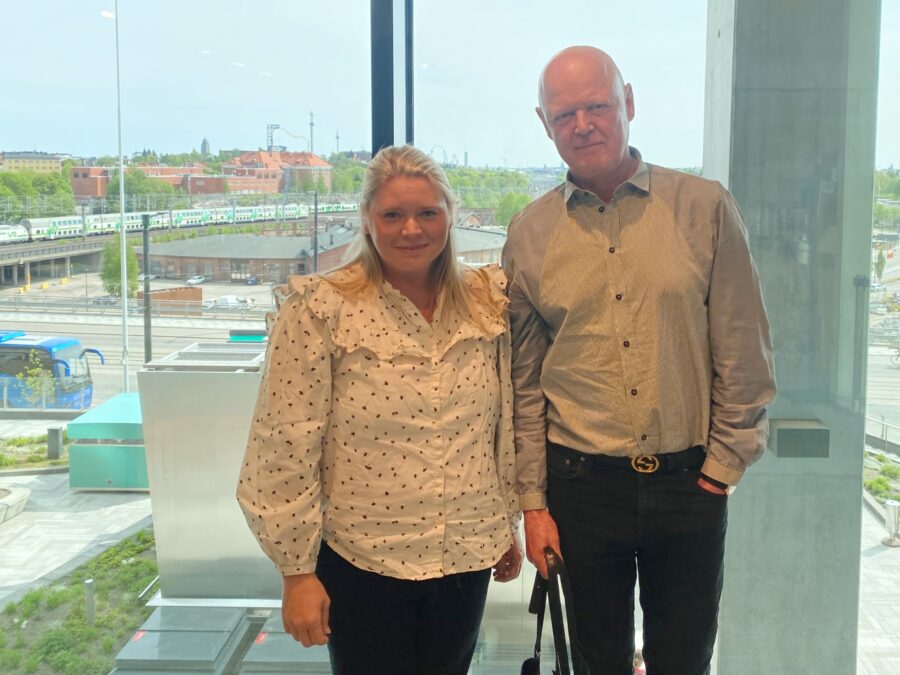 Arvioija Pekka Leskinen valmistautui 46-vuotisen arviointiuransa viimeiseen ja arvioija Katri Laakso ensimmäiseen kansainväliseen kauteen ISU-seminaarissa Helsingissä.