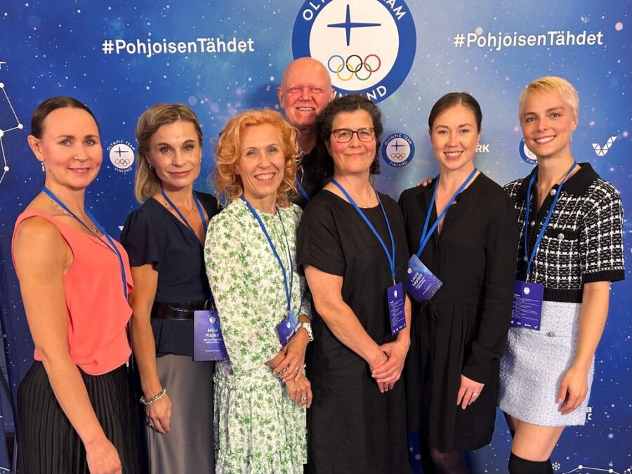 Olympiaedustajamme Elina Kettunen, Mila Kajas-Virtanen, Susanna Rahkamo, Pekka Leskinen, Susanna Lönnqvist, Laura Lepistö ja Kiira Korpi iltajuhlassa.