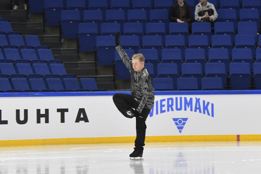 Special Olympics -luistelija Ville Nuottajärvi nautti Finlandia Trophy Espoon jäällä.