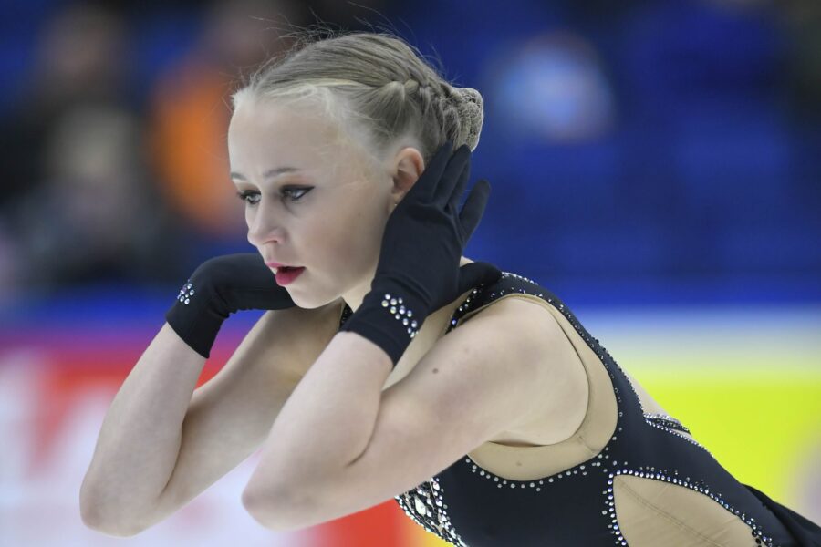 Janna Jyrkinen on kymmenentenä Finlandia Trophy Espoon naisten lyhytohjelmakilpailun. jälkeen pistein 53,44. Nella Pelkonen oli tänään paras suomalaisnaisista.