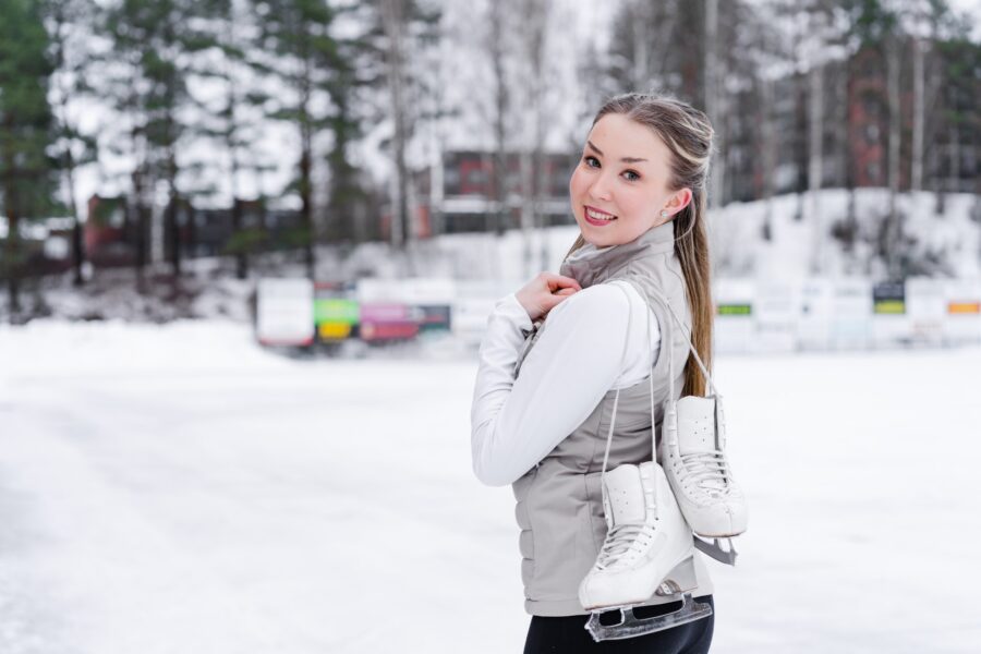 Ex-taitoluistelija Joanna Kallela tuottaa sisältöä ammattimaisesti sosiaaliseen mediaan.