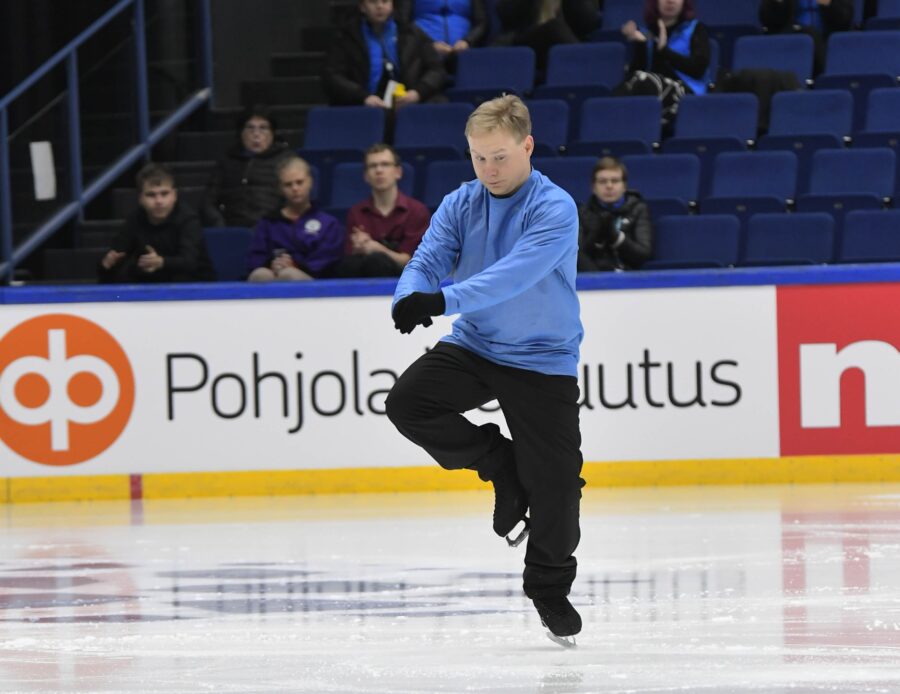 Special Olympics -luistelija Ville Nuottajärvi nautti Finlandia Trophy Espoon jäällä.