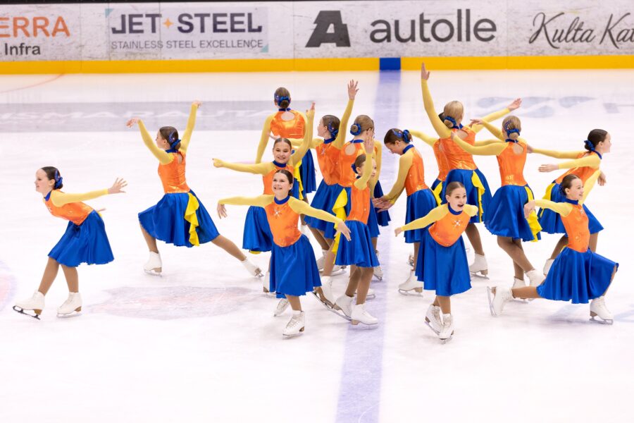 Shiny Lakers kilpaili ensimmäistä kertaa minorisarjassa ohjelmallaan Rio.