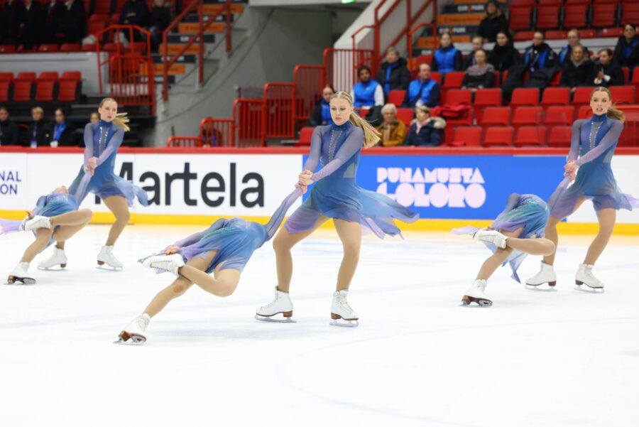 Valley Bay Synchro oli toinen junioreiden sarjassa Marie Lundmark Trophyssa. Joukkue valittiin myös Suomen toisena edustajana maaliskuussa Sveitsissä käytäviin junioreiden MM-kilpailuihin.