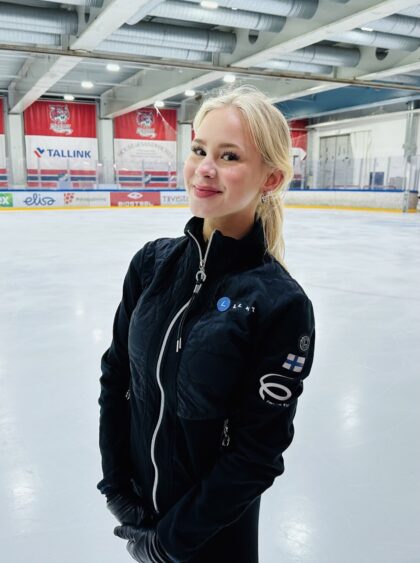 Sveitsiläinen Fiona Wood junioreiden MM-jäälle Suomen edustajana.