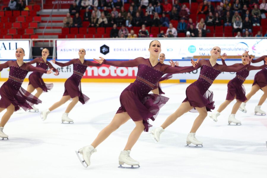 Team Unique vapaohjelmassaan SM-kilpailuissa Turussa helmikuussa 2024.