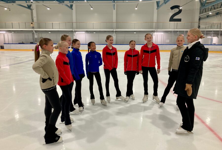 Anna Mertanen, vuoden kasvattajavalmentaja 2024, haluaa työssään ottaa huomioon kaikki yhdenvertaisina, sillä harjoitteluryhmässä siinä missä koko elämässäkin jokainen on yhtä arvokas.
