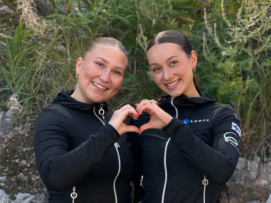 Helsinki Rockettes -kapteenit Eveliina Tikkinen ja Petra Viitanen luistelivat joukkueessaan jo edellisissä MM-kotikisoissa 2019. Tavoitteena on uusia uskomaton kokemus kilpailla maailmanmestaruudesta kotijäällä.