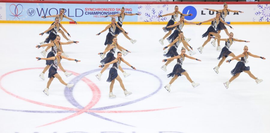 Team Unique muodostelmaluistelun MM-kilpailuiden lyhytohjelmassa Helsingissä 4.4.2025