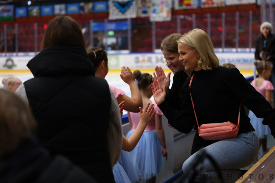 almennustyö opintojen ohella antoi Jasminelle arvokasta ymmärrystä valmentajan arjen haasteista.