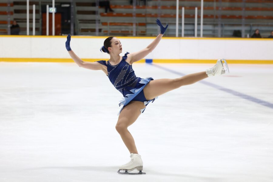 Selma Välitalo Suomen Taitoluisteluliiton Kesäkisassa Järvenpäässä 17.8.2025.