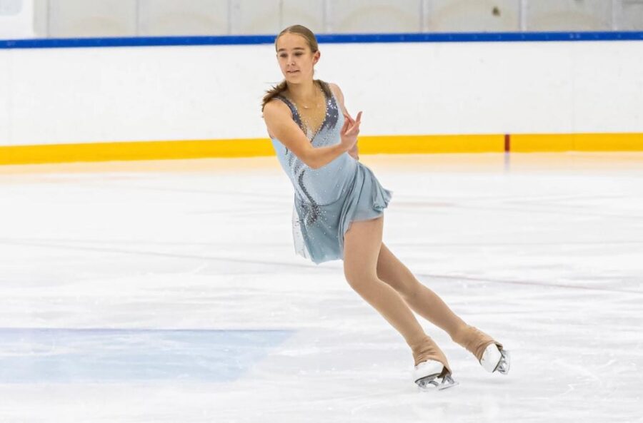 Meri-Vuokko Hannula, 18, taitaa luistelun sekä piikillisillä että pitkillä terillä. Taitoluistelijana hän kuuluu lajin SM-senioreihin, ja pikaluistelussa hän on Short Trackin hallitseva Suomen mestari.